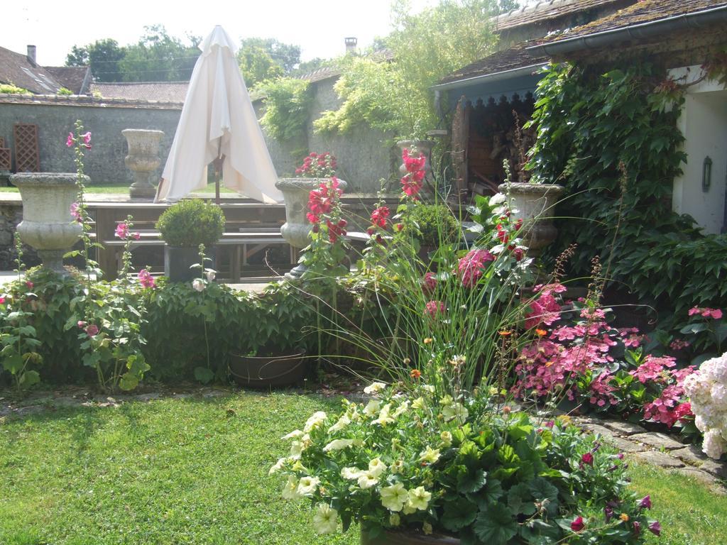 Bed and Breakfast Les Glycines Ury Екстер'єр фото