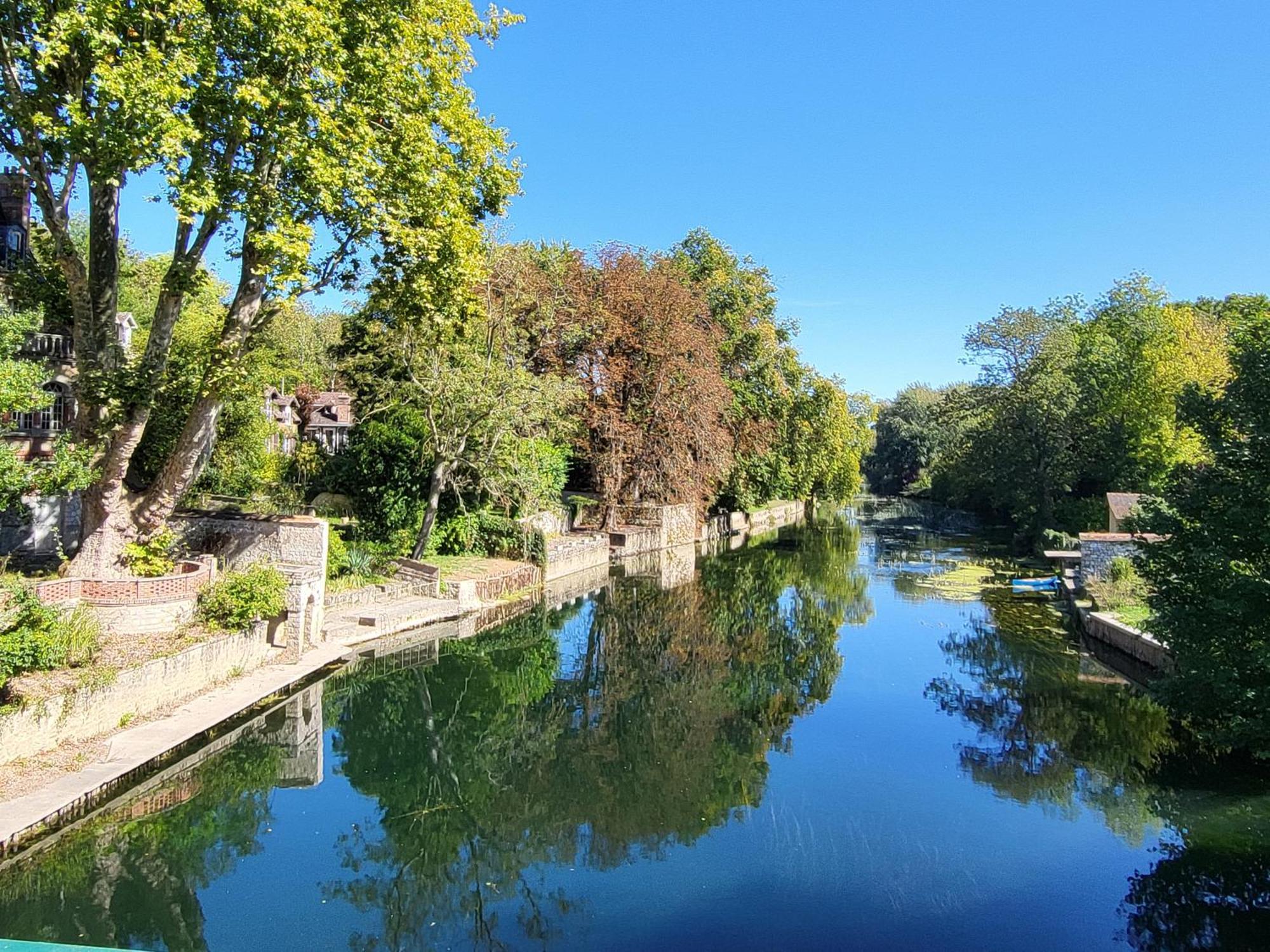 Bed and Breakfast Les Glycines Ury Екстер'єр фото